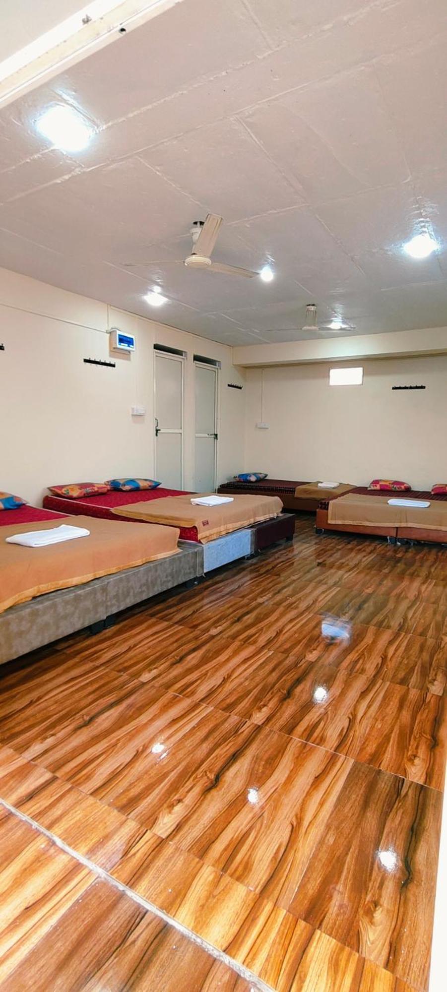 Hotel Shri Shiv Ganga Bhakt Niwas Ujjain Exterior foto