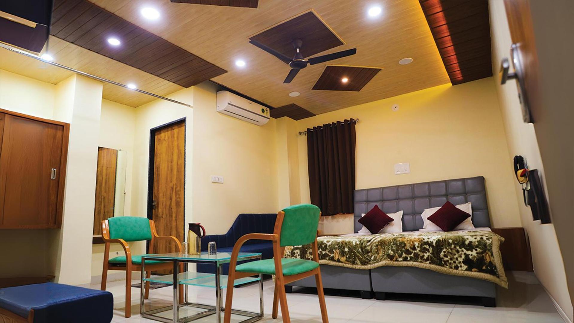 Hotel Shri Shiv Ganga Bhakt Niwas Ujjain Exterior foto