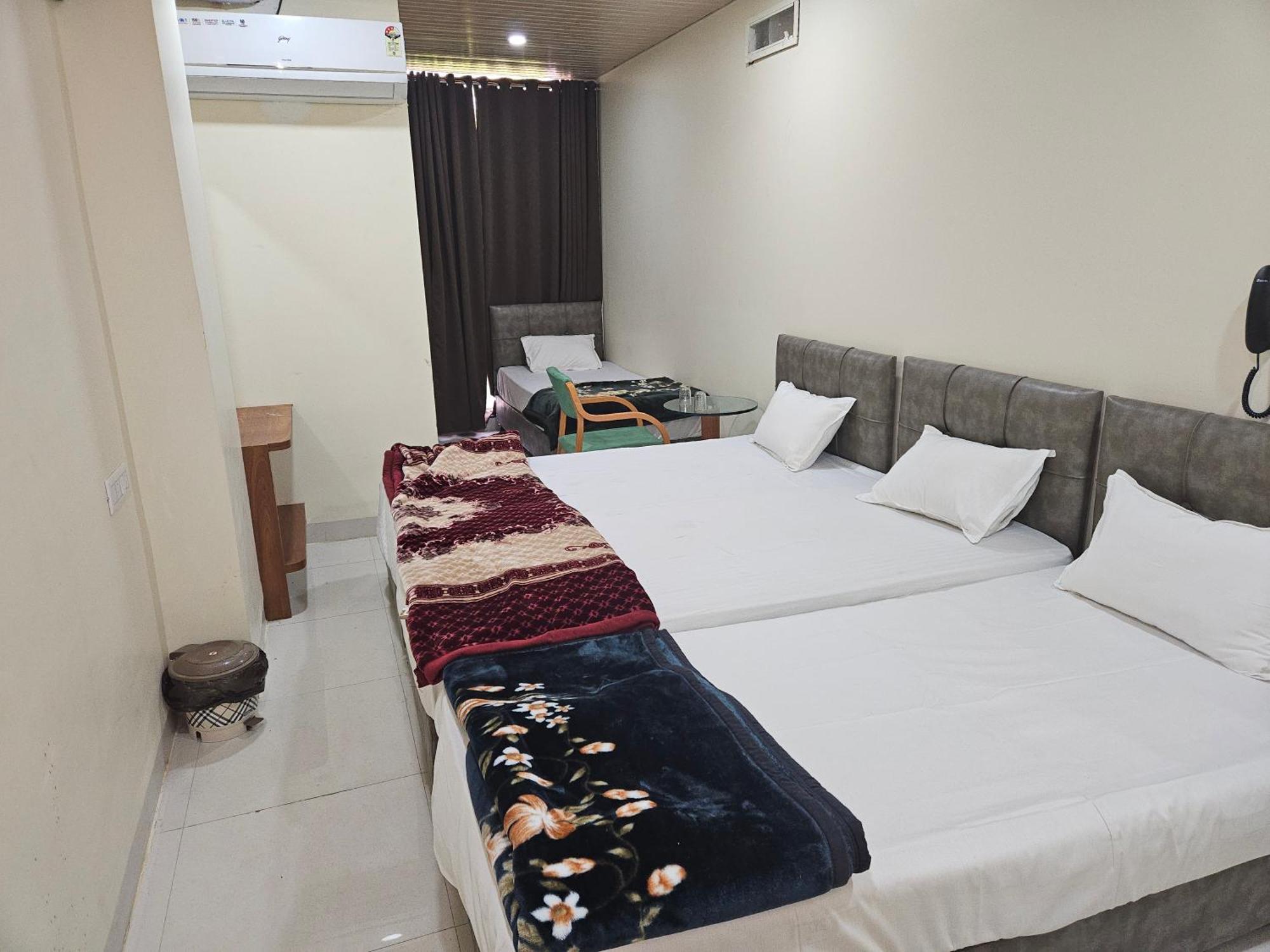 Hotel Shri Shiv Ganga Bhakt Niwas Ujjain Exterior foto