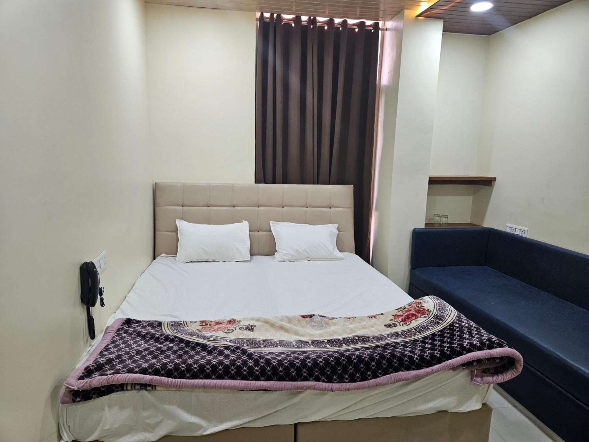 Hotel Shri Shiv Ganga Bhakt Niwas Ujjain Exterior foto