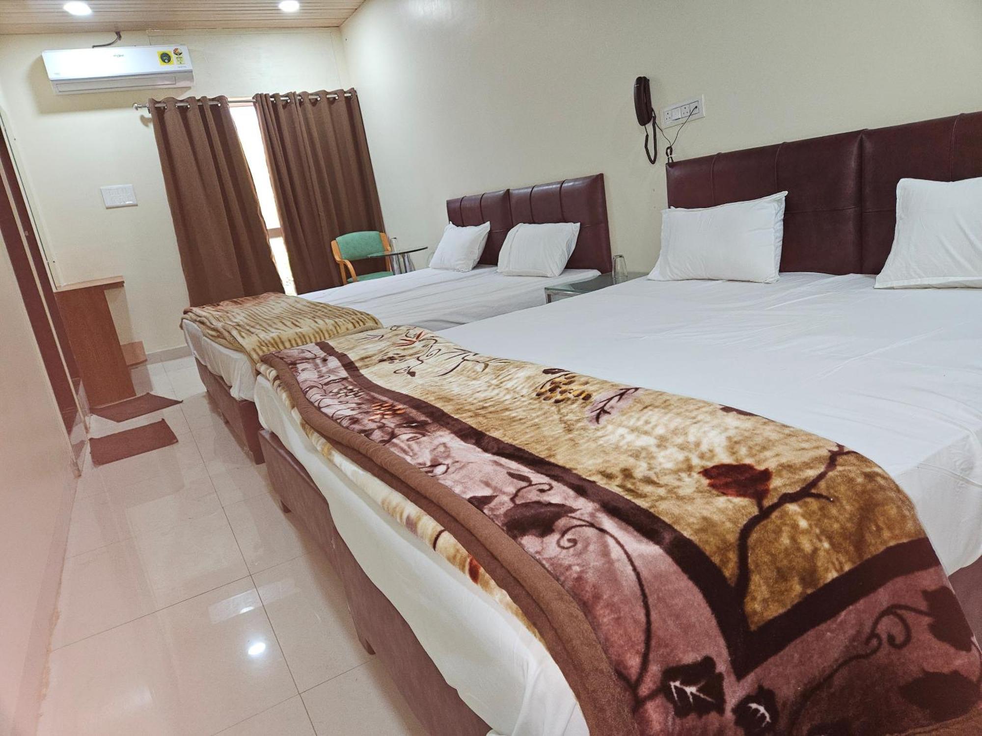 Hotel Shri Shiv Ganga Bhakt Niwas Ujjain Exterior foto