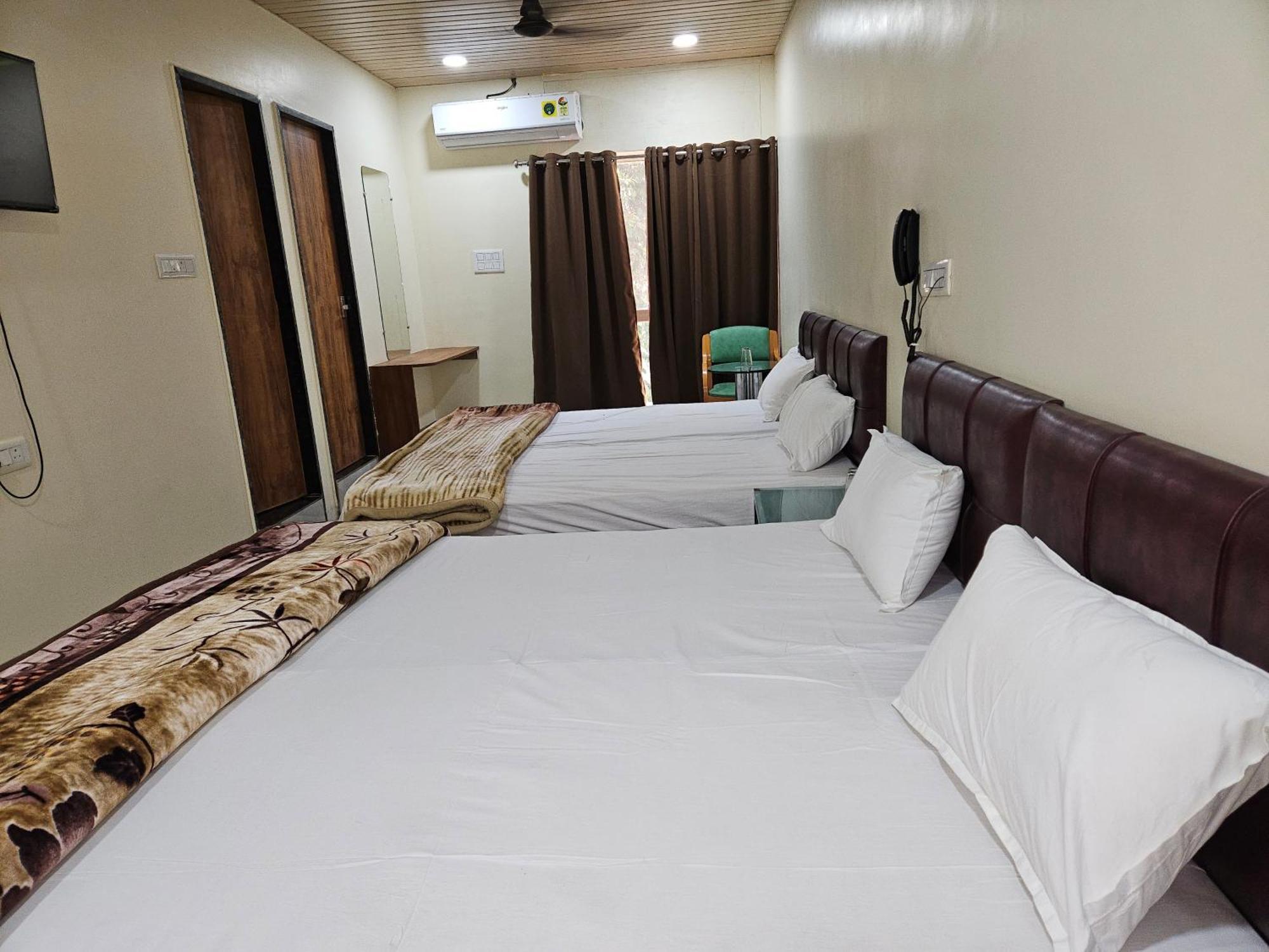 Hotel Shri Shiv Ganga Bhakt Niwas Ujjain Exterior foto