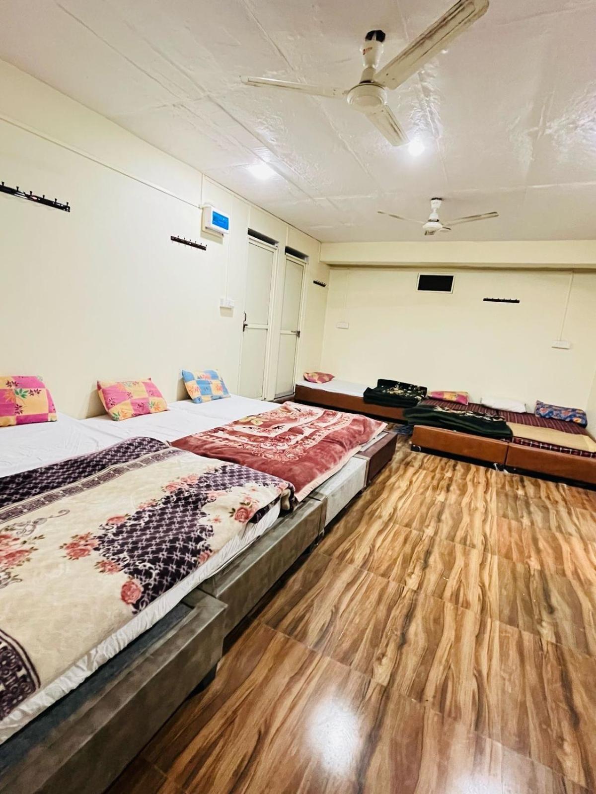 Hotel Shri Shiv Ganga Bhakt Niwas Ujjain Exterior foto