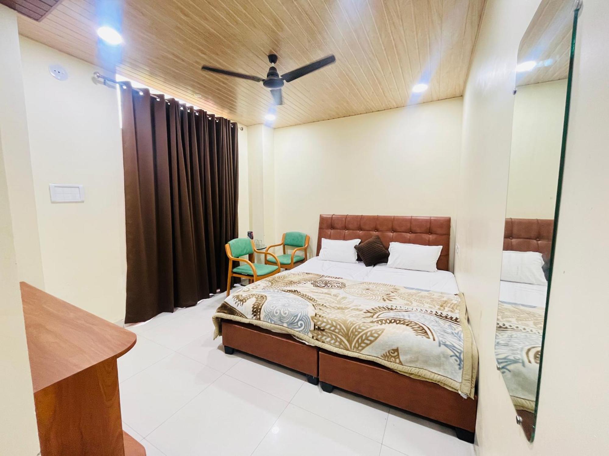 Hotel Shri Shiv Ganga Bhakt Niwas Ujjain Exterior foto